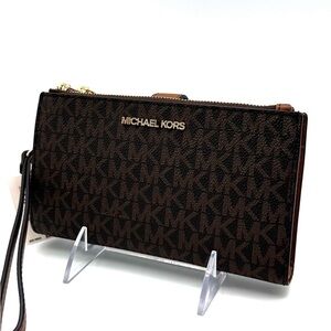 Michael Kors Large Double Zip Wallet
Wristlet Brown